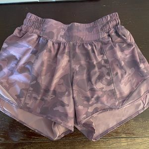 Lululemon 4” Hotty hot lined short size 4 Tall purple and pink camo colored